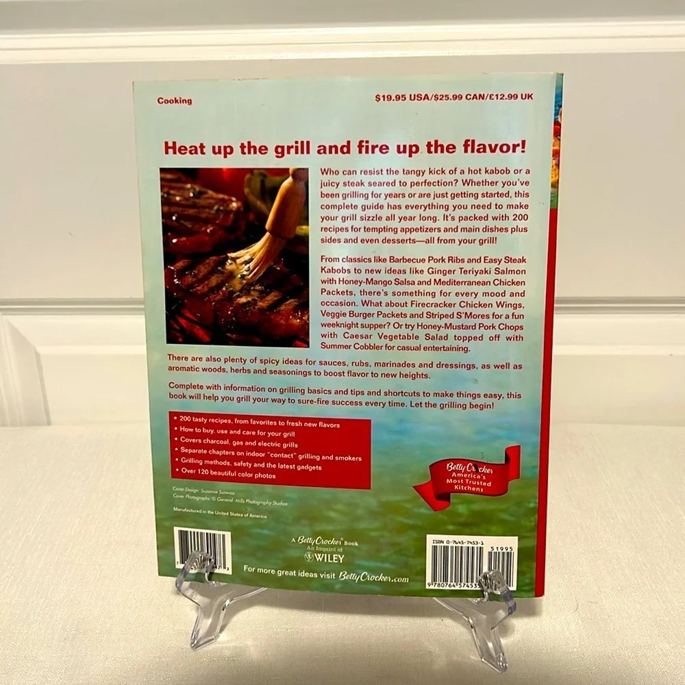 Betty Crocker Grilling Made Easy ©️2005 Vintage Cookbook